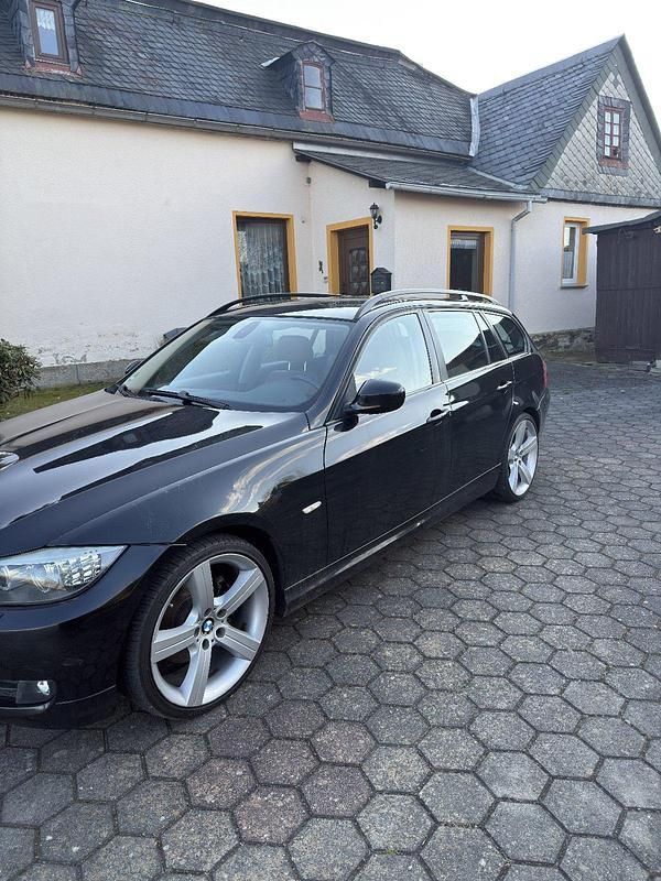 Gebraucht BMW 320 170 PS (125 kW) 2008 Schwarz Kombi
