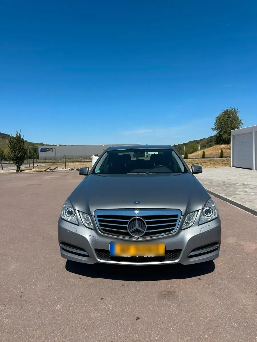 Gebraucht Mercedes E200 Avantgarde 135 PS (99 kW) 2010 Silber Limousine