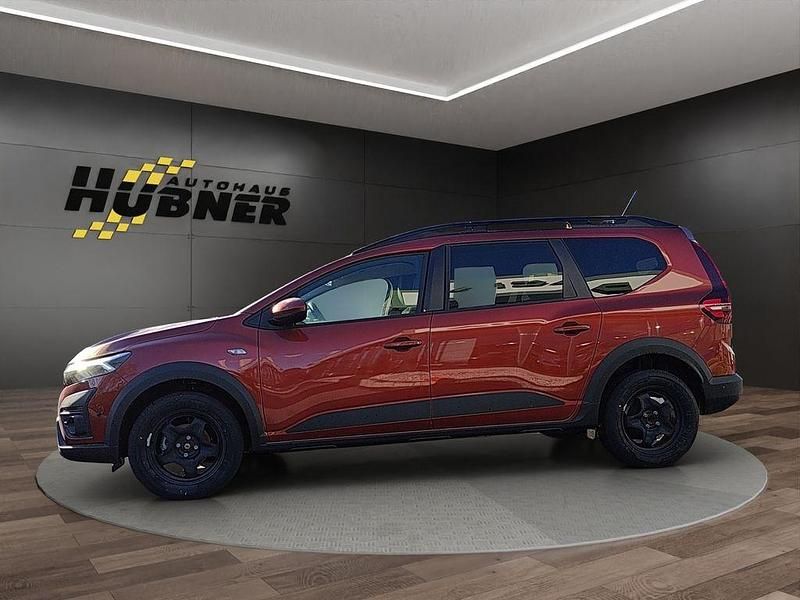 Neu Dacia Jogger Expression 110 PS (80 kW) 2025 Braun Van / Kleinbus