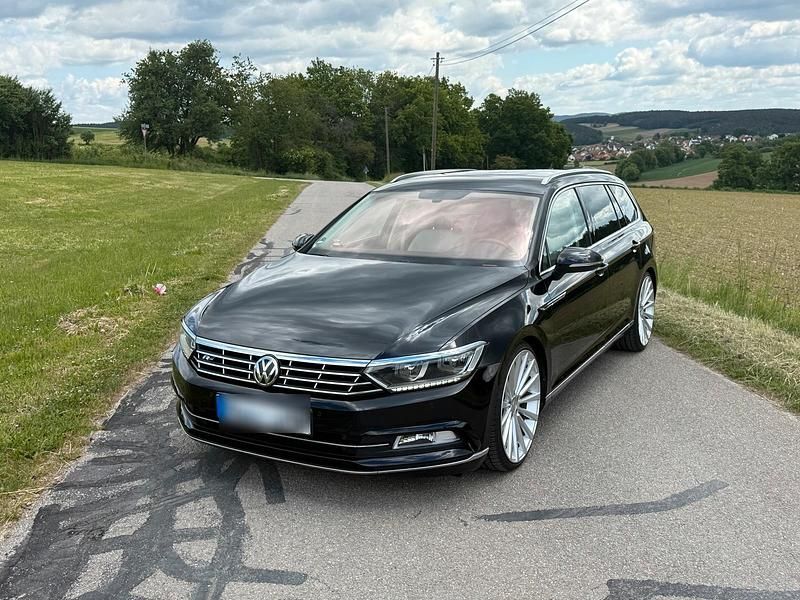 Schwarz Gebraucht 2016 VW Passat Highline Kombi | 13.999 € (Fairer Preis) - Bild 1/4