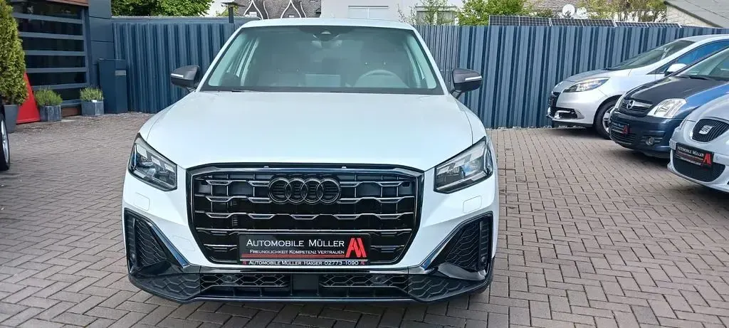 Gebraucht Audi Q2 S-Line 150 PS (110 kW) 2023 Gletscherweiß metallic SUV