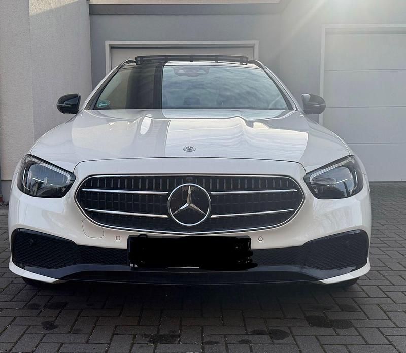 Gebraucht Mercedes E300 Night 320 PS (235 kW) 2022 Weiß Kombi