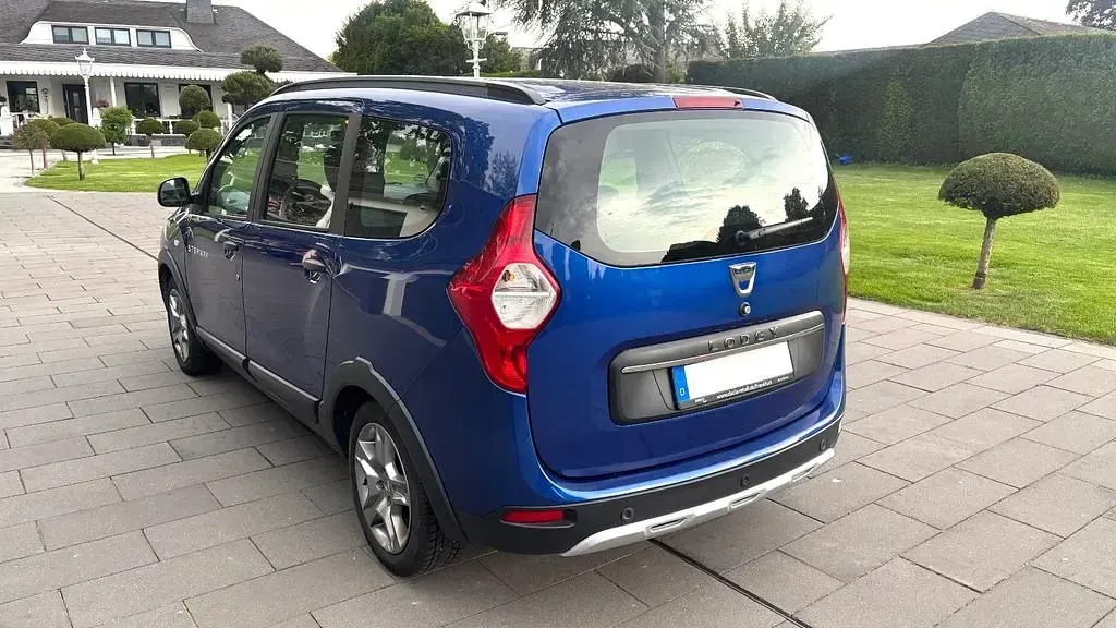 Gebraucht Dacia Lodgy Stepway 116 PS (85 kW) 2022 Blau Van / Kleinbus
