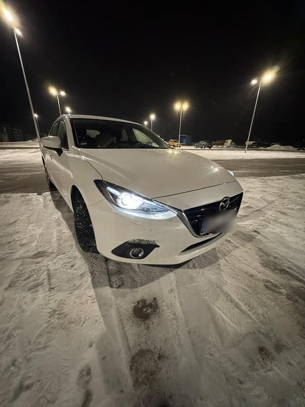 Gebraucht Mazda 3 Inclusive 120 PS (88 kW) 2015 Weiß Limousine
