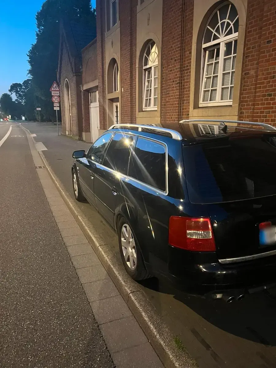 Gebraucht Audi A6 Comfort 220 PS (161 kW) 2002 Schwarz Kombi