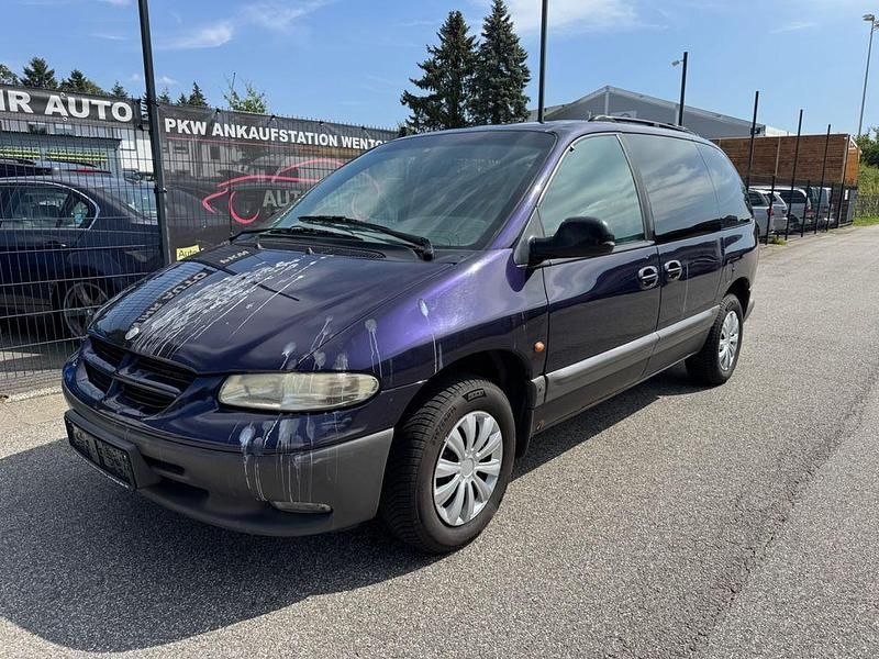 Schwarz Gebraucht 1998 Chrysler Voyager Van / Kleinbus | 1.450 € - Bild 1/4