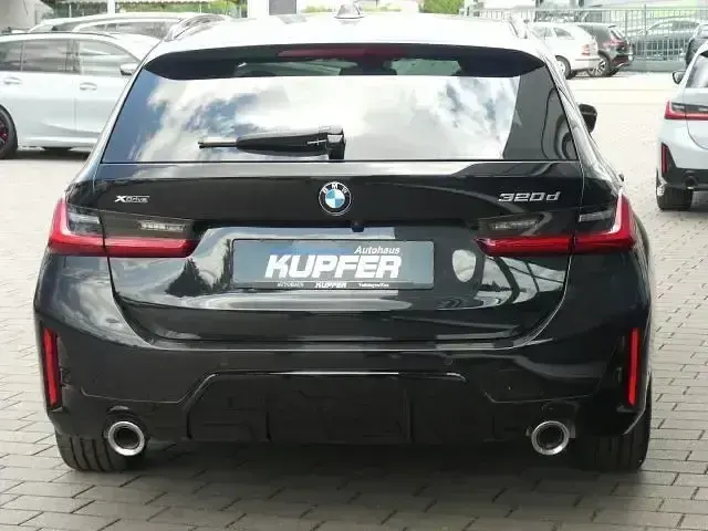 Gebraucht BMW 320 M Sport 190 PS (139 kW) 2024 Schwarz Limousine