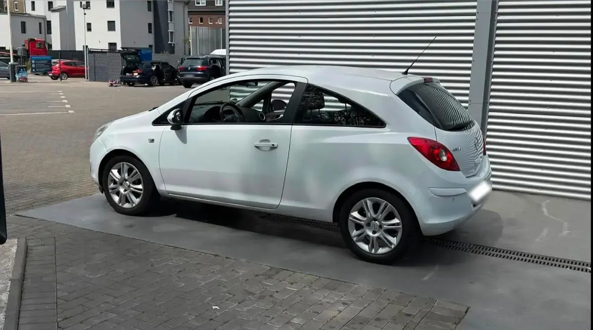Gebraucht Opel Corsa 80 PS (58 kW) 2009 Kleinwagen