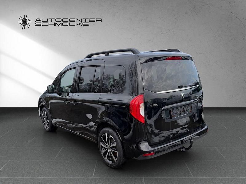 Gebraucht Mercedes T180 Progressive 131 PS (96 kW) 2025 Loparitschwarz (metallic) Van / Kleinbus