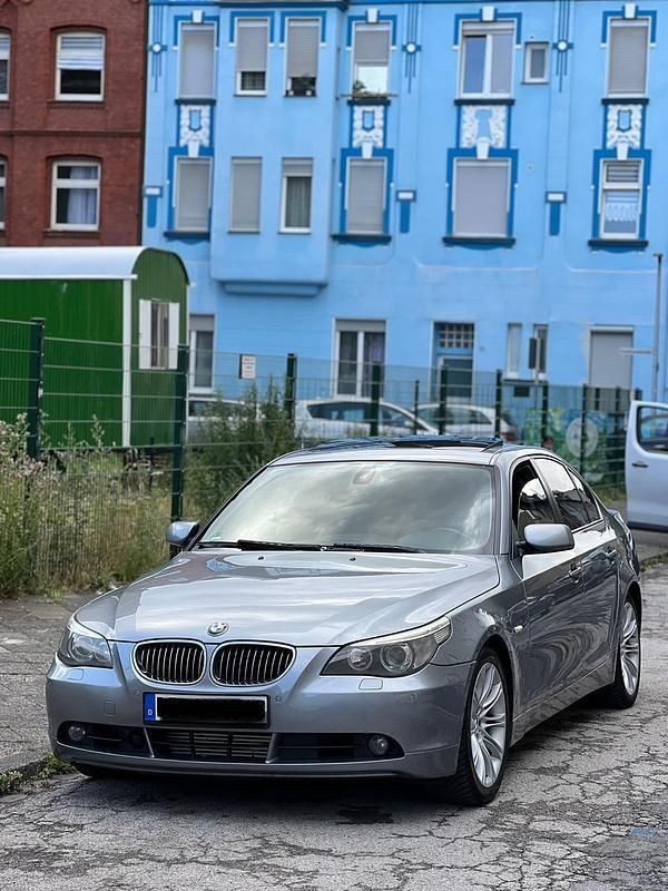 Grau Gebraucht 2007 BMW 530 Limousine | 4.300 € (Superpreis) - Bild 1/4