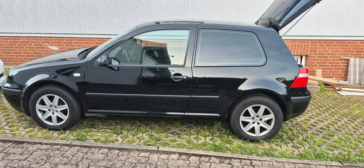 Gebraucht VW Golf 75 PS (55 kW) 2026 Schwarz Coupé