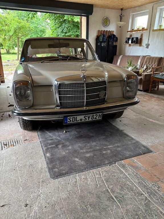 Weiß Gebraucht 1971 Mercedes 200/8 Limousine | 17.000 € - Bild 1/4