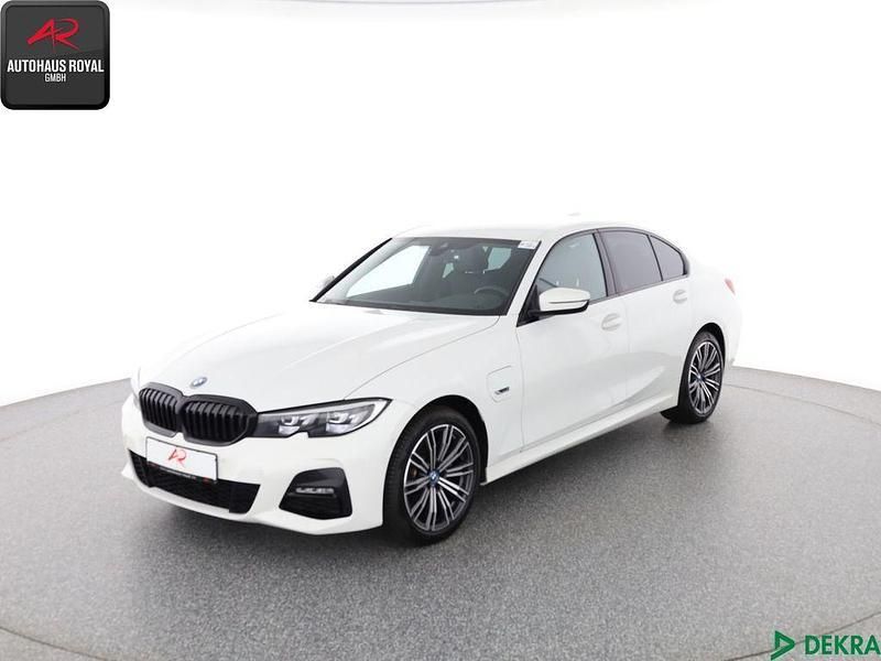 Weiß Gebraucht 2022 BMW 320e M Sport Limousine | 29.480 € (Guter Preis) - Bild 1/4