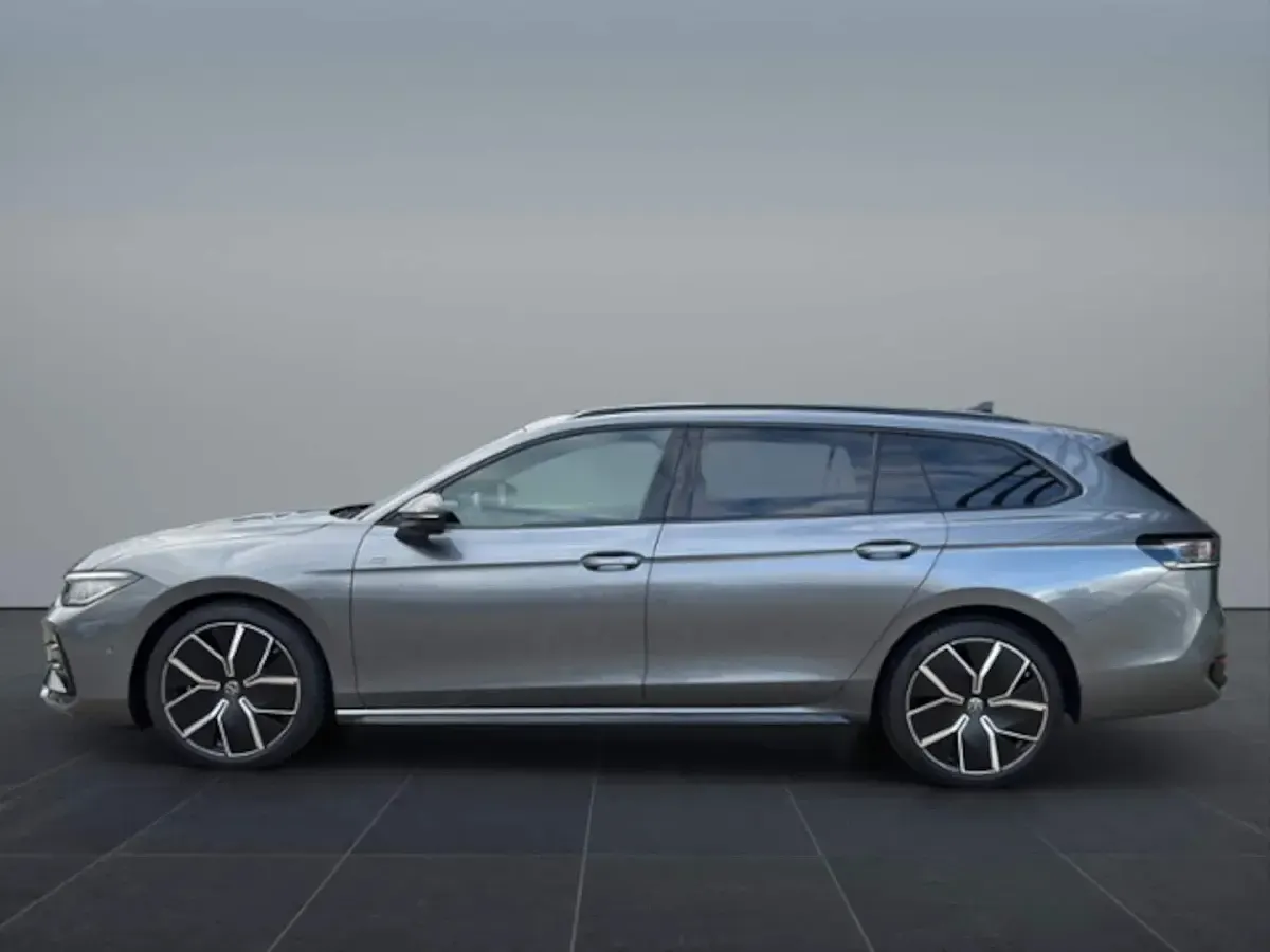 Gebraucht VW Passat R-line 193 PS (141 kW) 2024 Kombi