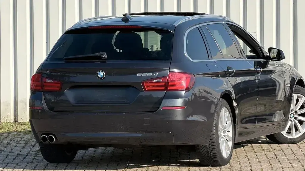 Gebraucht BMW 525 Sport Line 218 PS (160 kW) 2012 Grau Kombi