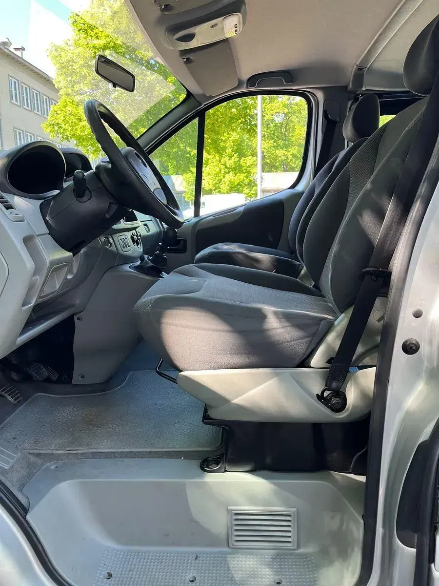 Gebraucht Opel Vivaro 114 PS (83 kW) 2014 Silber Van / Kleinbus