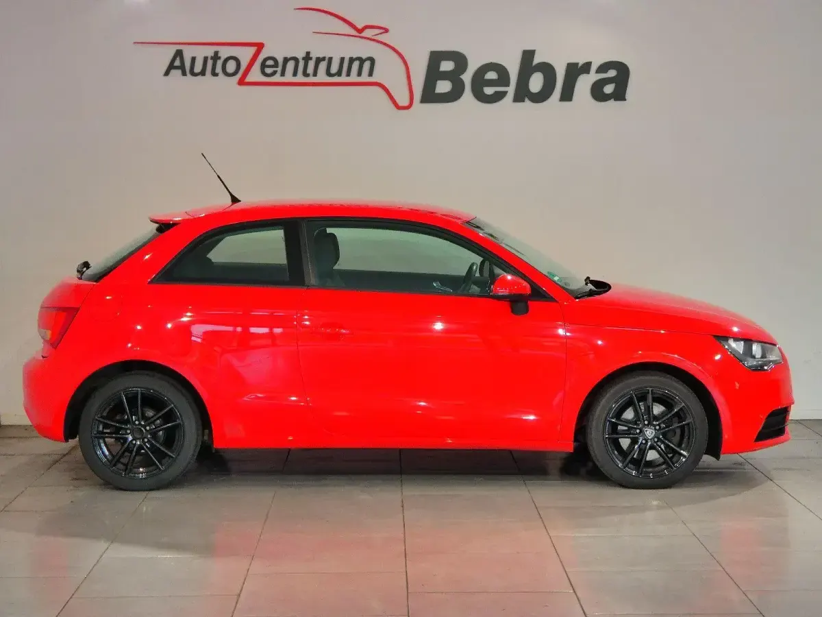 Gebraucht Audi A1 Attraction 105 PS (77 kW) 2011 Misanorot Kleinwagen