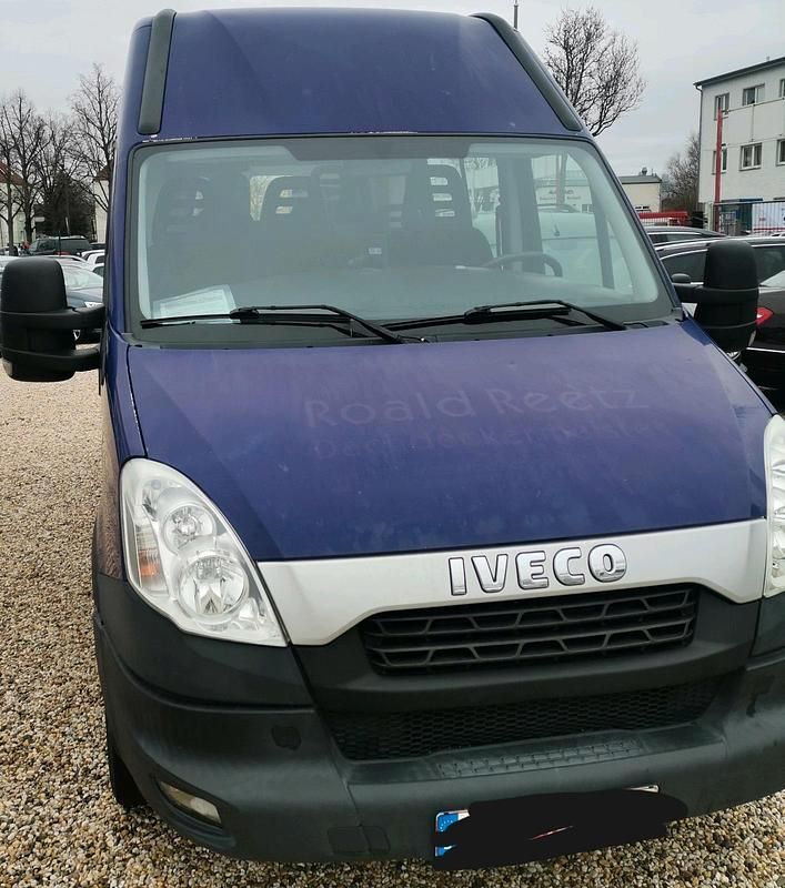 Blau Gebraucht 2014 Iveco Daily Limousine | 10.999 € - Bild 1/4
