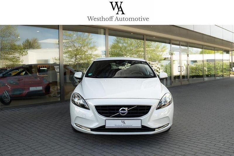 Gebraucht Volvo V40 Ocean Race 150 PS (110 kW) 2016 Crystal white pearl / metallic Kombi