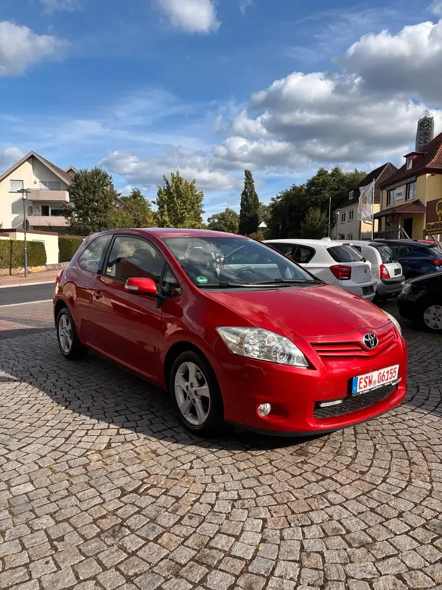 Gebraucht Toyota Auris 100 PS (73 kW) 2012 Rot Kleinwagen