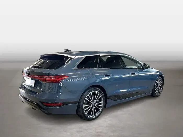 Begagnad Audi A6 e-tron Performance 269 kW (367 HK) 2025 Blå Kombi
