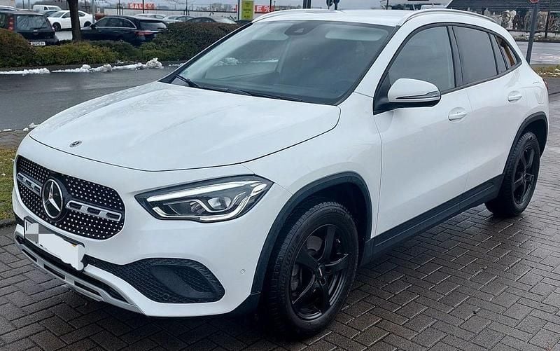 Gebraucht Mercedes GLA200 163 PS (119 kW) 2021 Weiß SUV