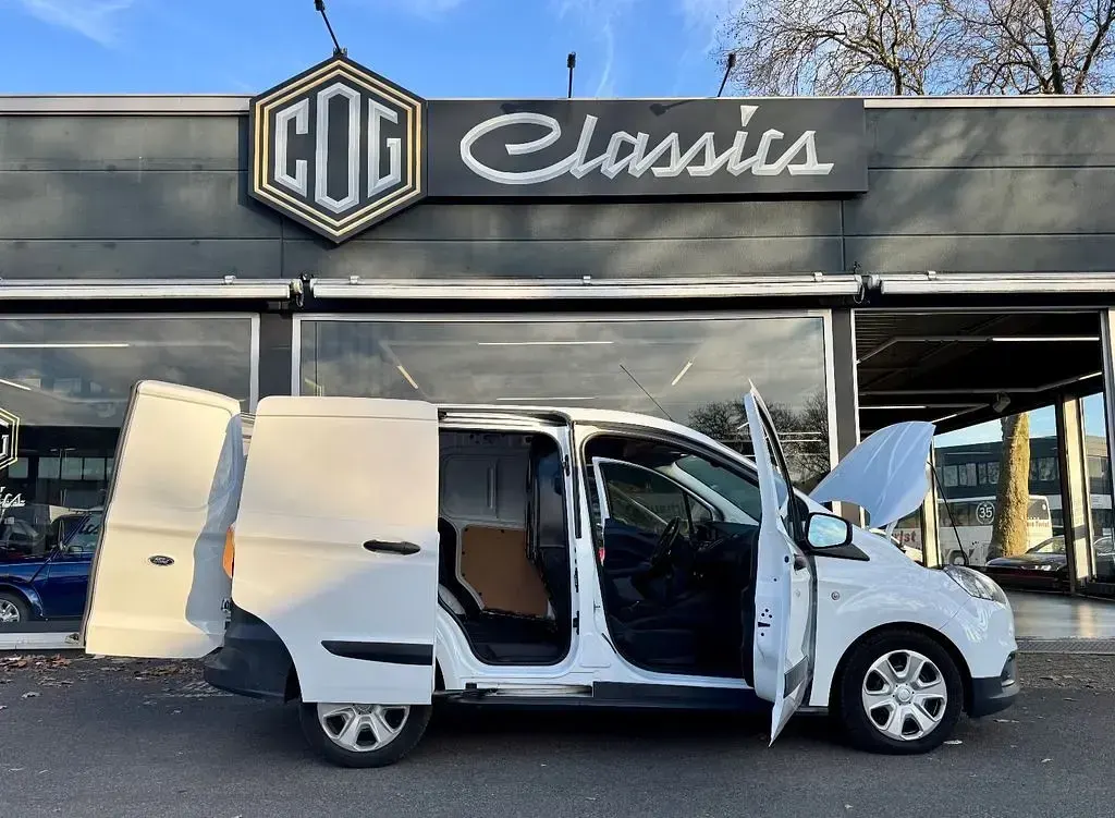 Gebraucht Ford Transit Trend 101 PS (74 kW) 2019 Weiß Limousine