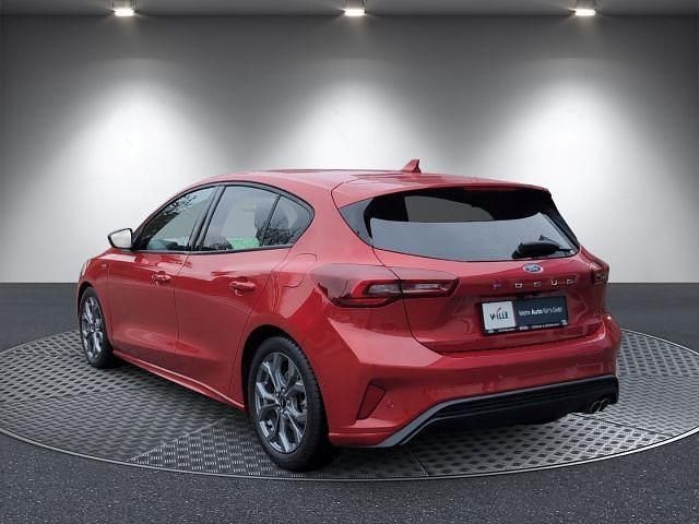 Gebraucht Ford Focus ST-Line X 116 PS (85 kW) 2025 Fantastic red tc Limousine