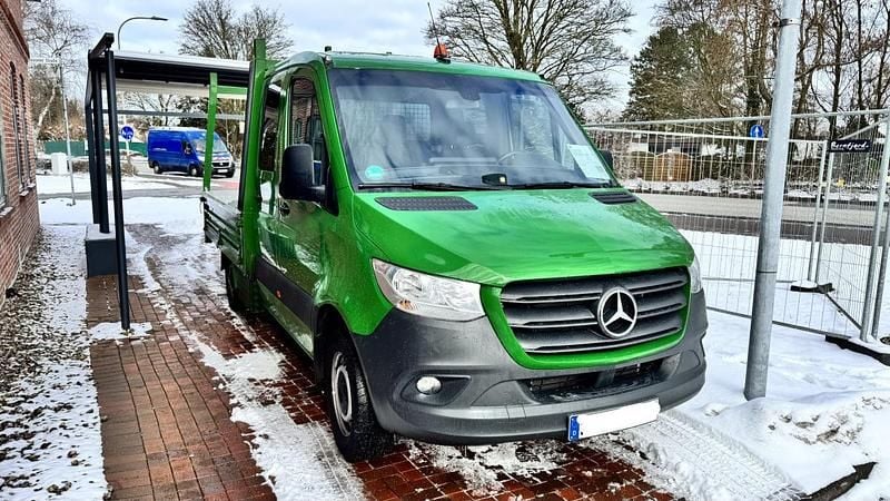 Gebraucht Mercedes 500 150 PS (110 kW) 2023 Grün (laubgrün) Van