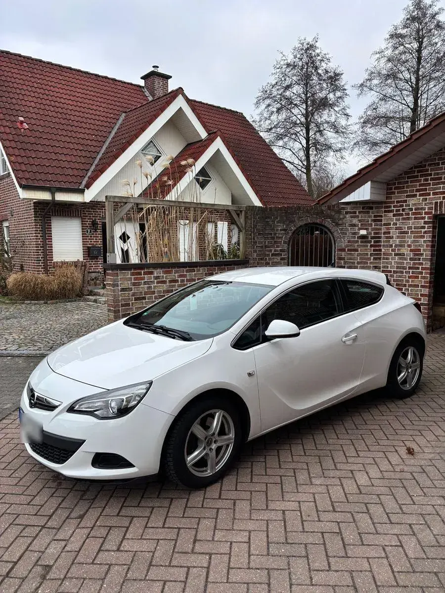 Gebraucht Opel Astra GTC 165 PS (121 kW) 2014 Weiß Limousine