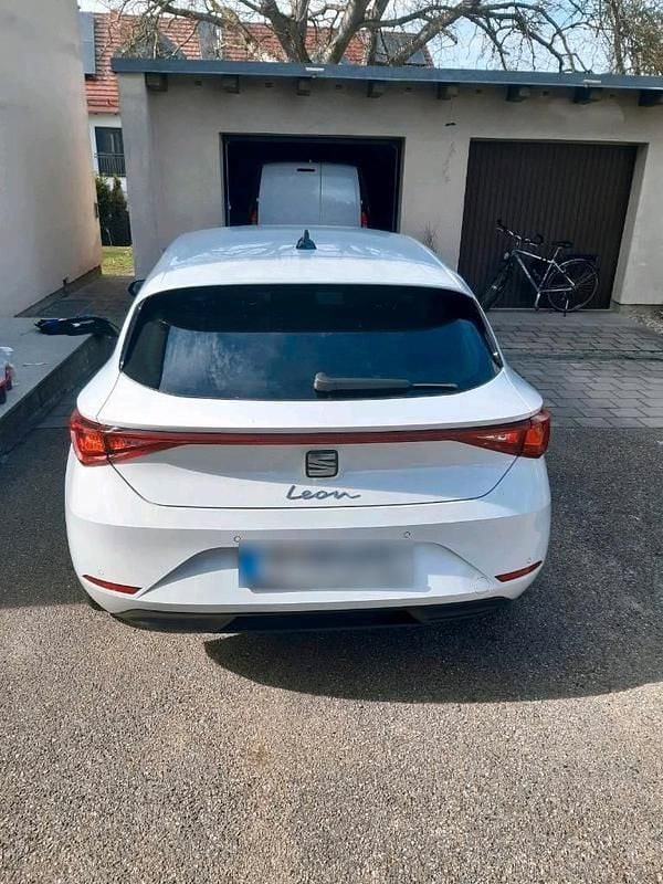 Gebraucht Seat Leon Style 131 PS (96 kW) 2021 Weiß Limousine