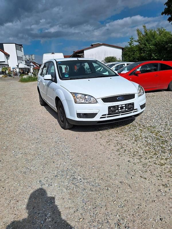Weiß Gebraucht 2007 Ford Focus Kombi | 2.300 € (Guter Preis) - Bild 1/4