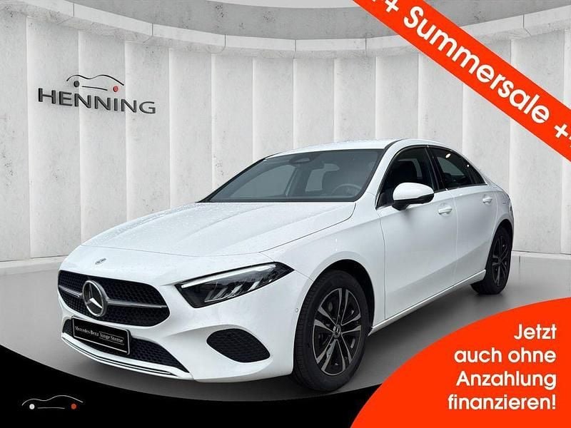 Weiß Gebraucht 2024 Mercedes A250 Progressive Limousine | 32.780 € (Etwas zu teuer) - Bild 1/4