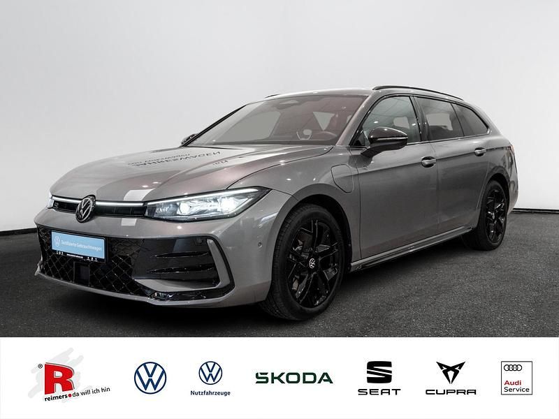 Grau Gebraucht 2024 VW Passat R-line Limousine | 49.990 € (Fairer Preis) - Bild 1/4