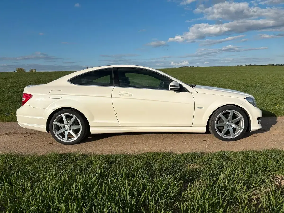 Gebraucht Mercedes C250 204 PS (150 kW) 2012 Weiß Coupé