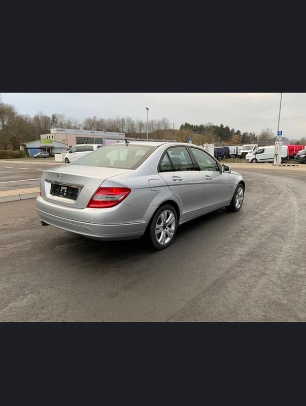 Silber Gebraucht 2010 Mercedes C220 Limousine | 8.500 € - Bild 1/4