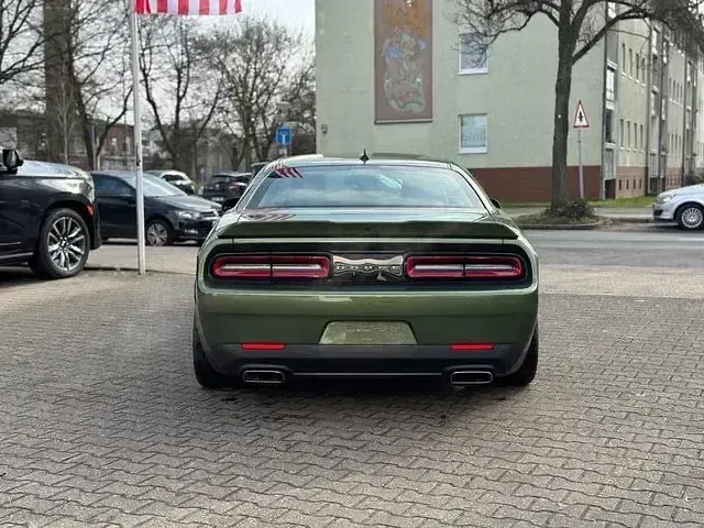 Używany Dodge Challenger 492 KM (361 kW) 2023 Zielony Coupe