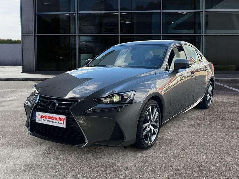 Grau Gebraucht 2021 Lexus IS300h Executive Line Limousine | 27.990 € (Fairer Preis) - Bild 1/4
