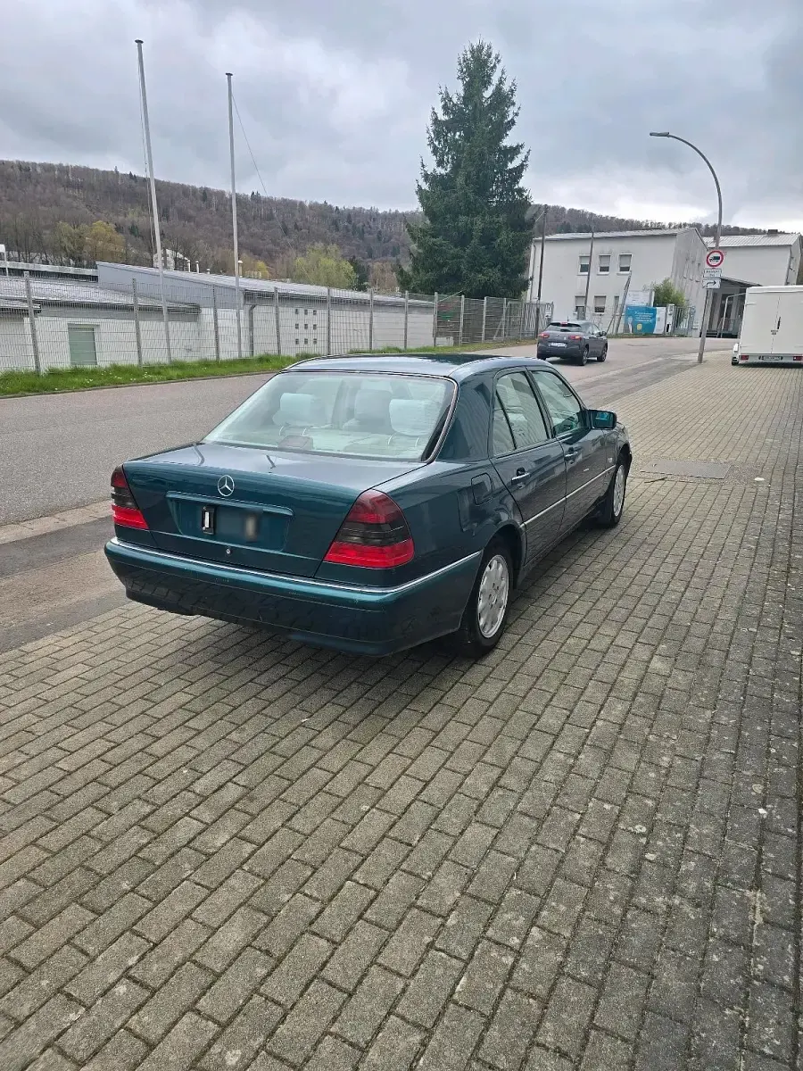 Gebraucht Mercedes C240 Elegance 170 PS (125 kW) 1998 Grün Limousine