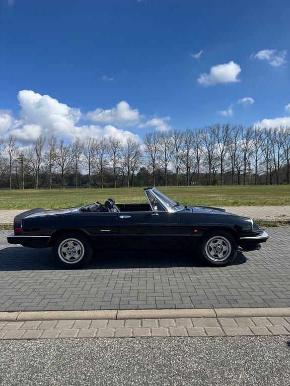 Gebraucht Alfa Romeo Spider 126 PS (92 kW) 1986 Schwarz Cabrio