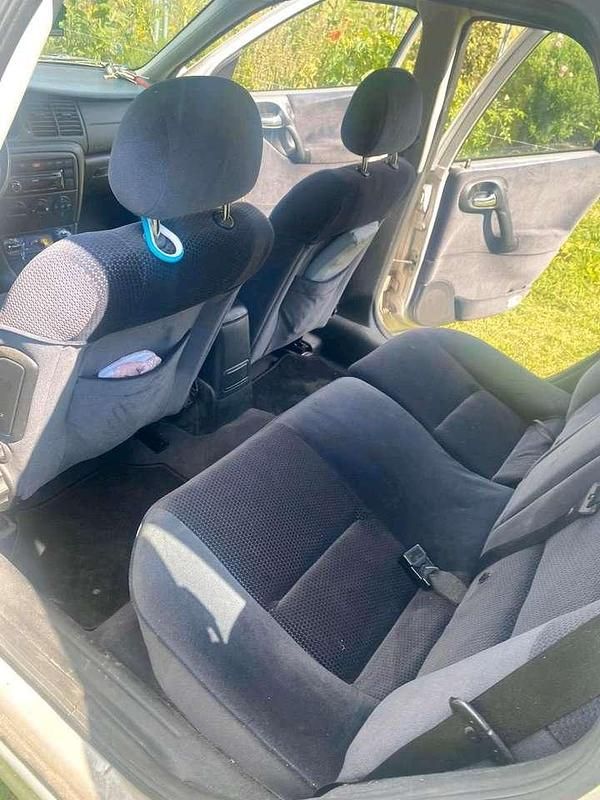 Silber Gebraucht 2001 Opel Vectra Elegance Kombi | 2.950 € (Fairer Preis) - Bild 1/4