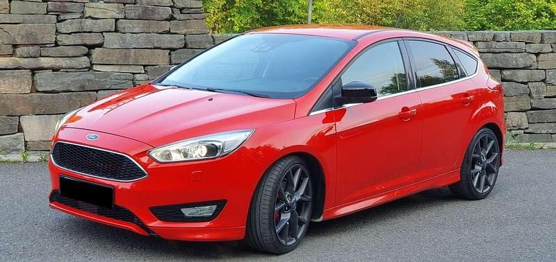 Rot Gebraucht 2016 Ford Focus Sport Limousine | 12.690 € (Teuer) - Bild 1/4