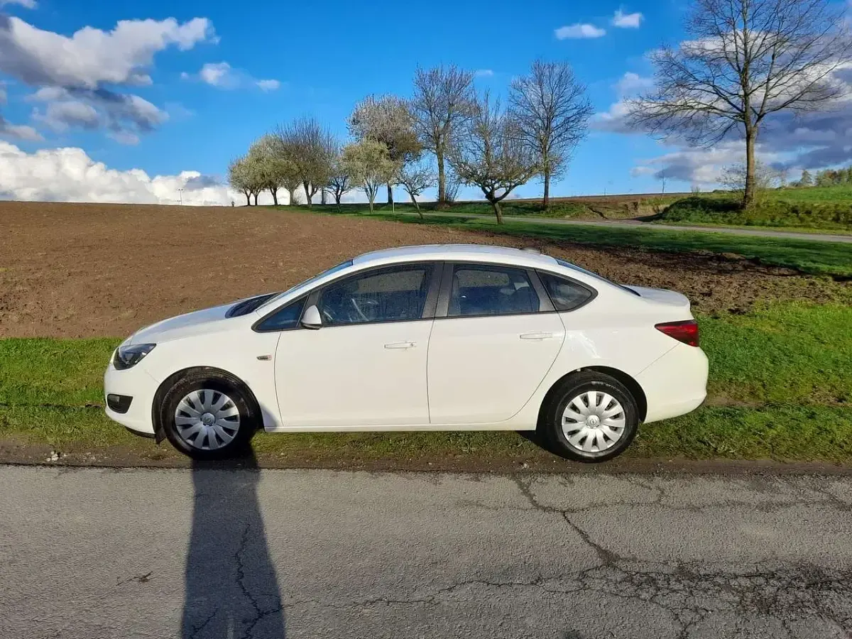 Gebraucht Opel Astra 116 PS (85 kW) 2017 Limousine