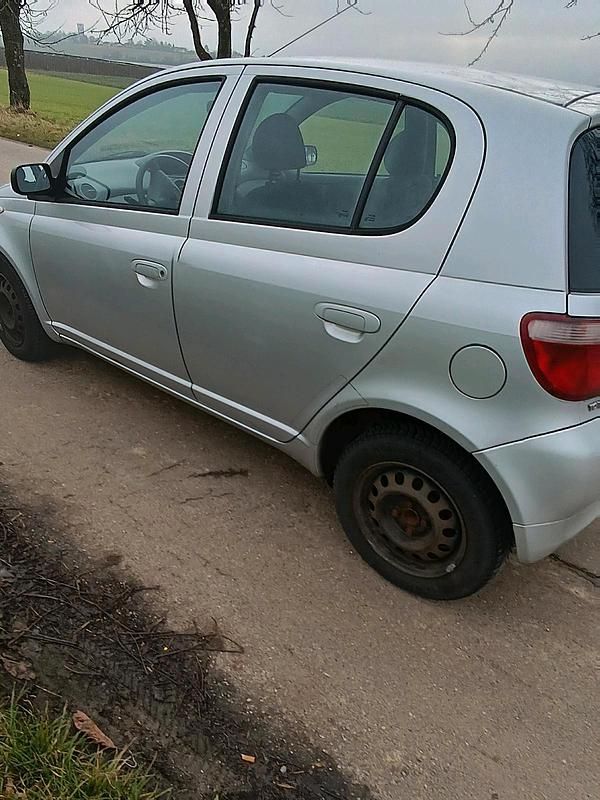 Gebraucht Toyota Yaris 86 PS (63 kW) 2002 Grau Kleinwagen