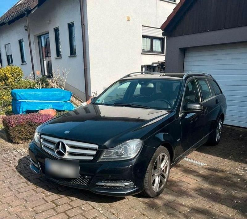 Używany Mercedes C250 204 KM (150 kW) 2012 Czarny Kombi