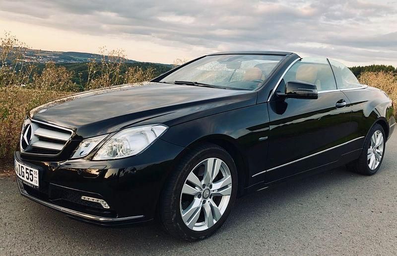 Gebraucht Mercedes E250 204 PS (150 kW) 2010 Schwarz Cabrio