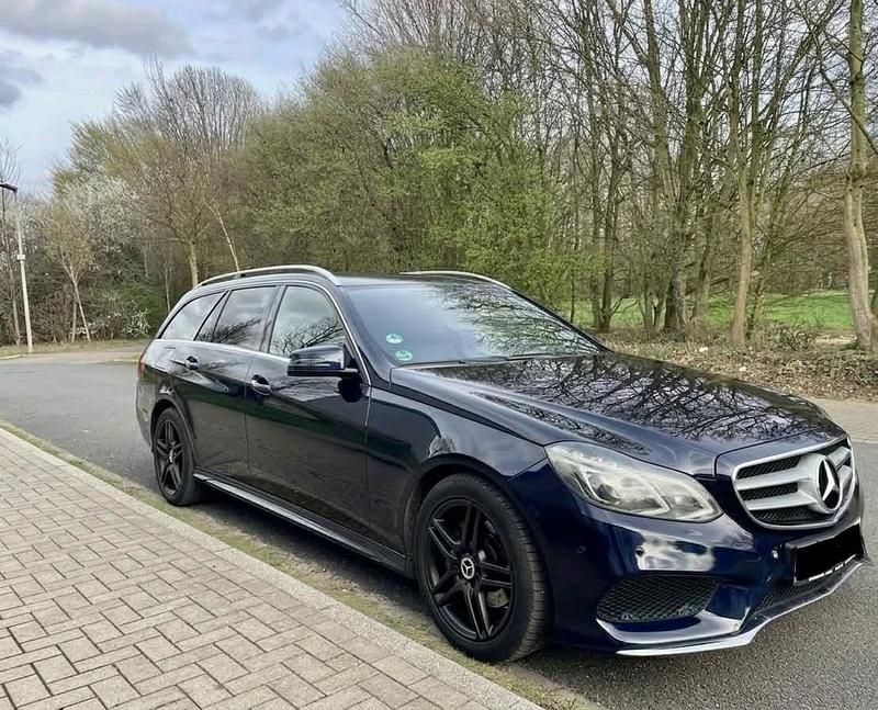 Gebraucht Mercedes E250 204 PS (150 kW) 2013 Blau Kombi