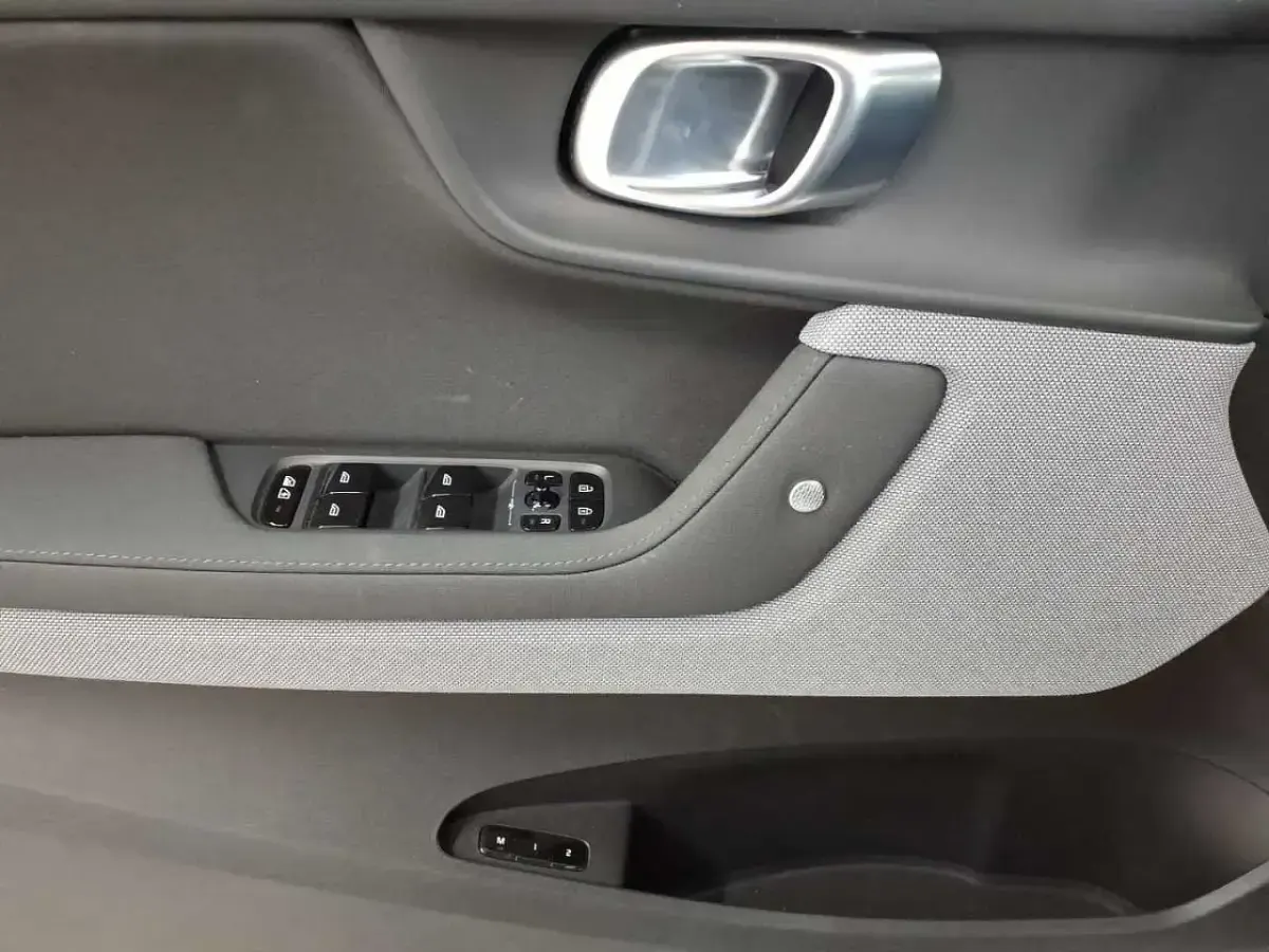 Gebraucht Polestar 2 300 kW (408 PS) 2022 Snow metallic Kleinwagen
