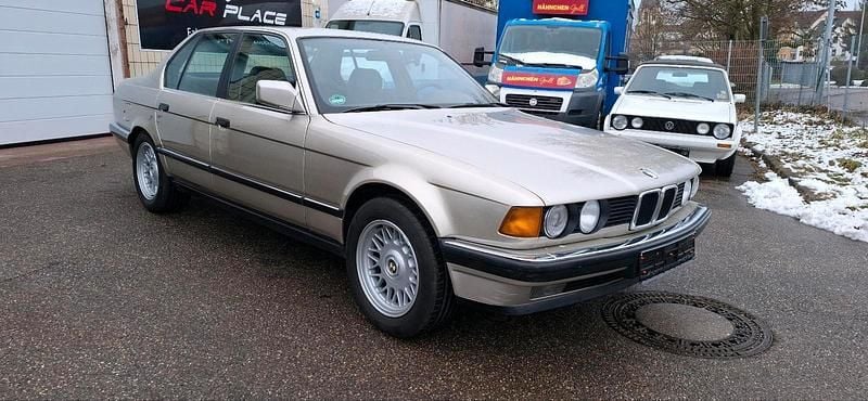 Gebraucht BMW 730 180 PS (132 kW) 1986 Gold Limousine