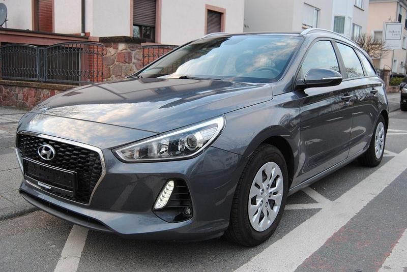 Gebraucht Hyundai i30 101 PS (74 kW) 2018 Grau Kombi